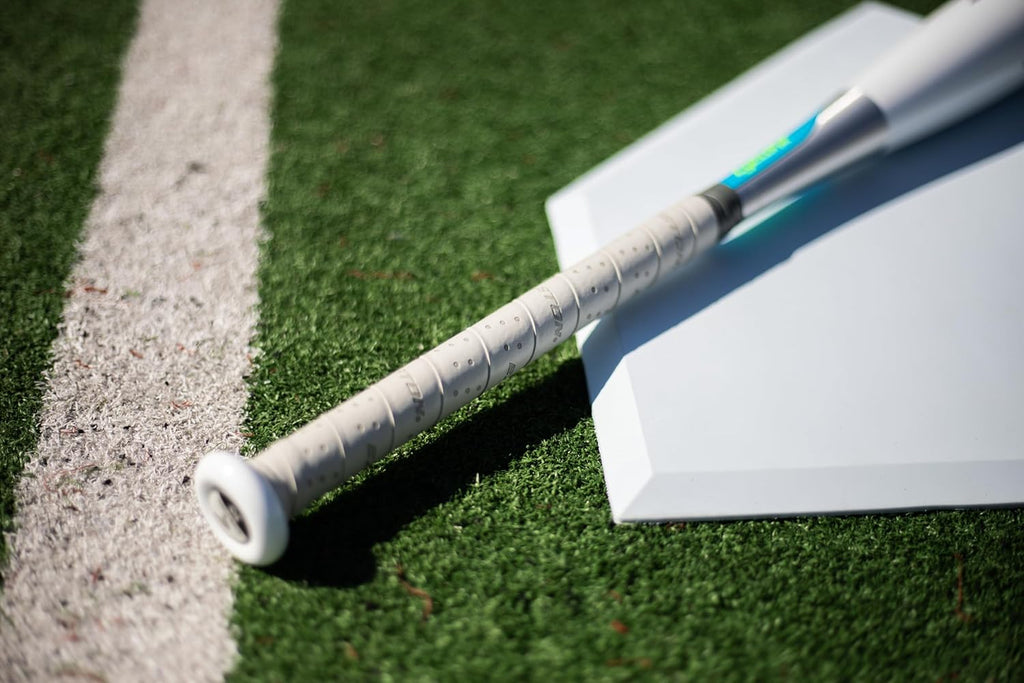 Easton | Cyclone Fastpitch Softball Bat | Approved for All Fields | -10 Drop | 1 Pc. Aluminum